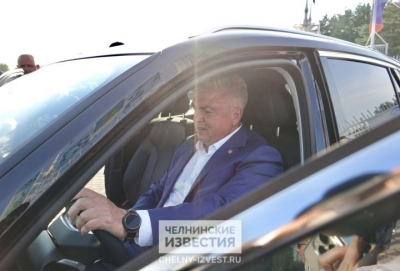 Наиль Магдеев порулил &laquo;Москвичом&raquo; и дал старт гонке лучших водителей автобусов