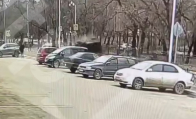 Видео: Mercedes в результате ДТП несколько раз перевернулся - водитель вылетел из машины и погиб 29/03/2026 &ndash; Новости