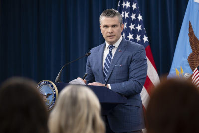 Пентагон выгнал министра ВМС США из-за Ирана: главное за сутки