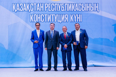 Государственные награды к юбилею Конституции вручили лучшим труженикам Атырау