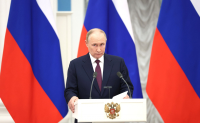 Путин поздравил участников парада и всех россиян с Днем Победы