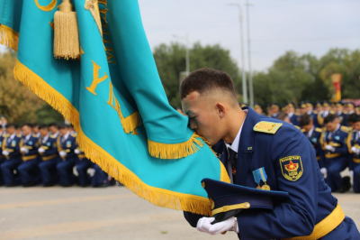 Более ста выпускников летного вуза получили офицерское звание