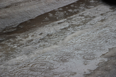 Дождь вызвал гололёд в Астане