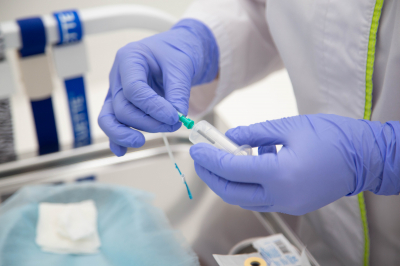 Ученые изобрели препарат для лечения редкого заболевания Селин Дион