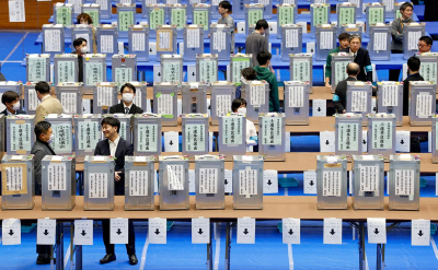 Правящая партия Японии одержала победу на парламентских выборах