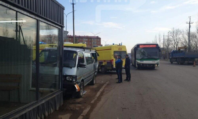 Семеро детей пострадали в ДТП с микроавтобусом в Косшы