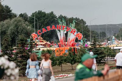Скачки, корэш и песни Уразовой: программа Сабантуя в Челнах