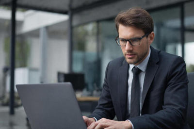 Дорогие кредиты и санкции тормозят рост новых производств в Югре: мнение эксперта