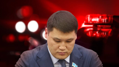 Берденов читал молитву, лежа раненым у здания акимата