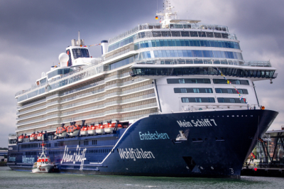 Ракета едва не ударила по лайнеру с 3,5 тыс. пассажиров