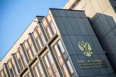 Вице-спикер СФ Журавлев назвал недостаточными темпы снижения ключевой ставки