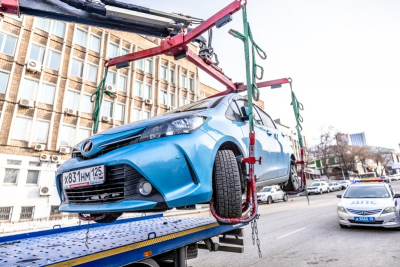 В мэрии Владивостока сказали, сколько машин эвакуировали с начала года