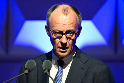 Канцлер Германии обиделся на США за ослабление санкций против России