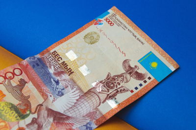 На KASE доллар продается ниже отметки 499 тенге