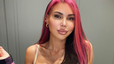 Мбаппе толкнул Оксану Самойлову на выходе из отеля в Париже