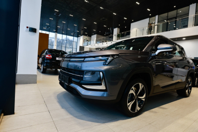 Общие запасы новых легковых авто в России снизились на 100 тысяч