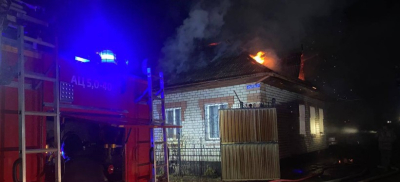 Крыша частного дома загорелась в Семее